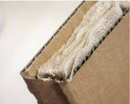 Isolierschicht einer Papier-Isolierbox im Querschnitt