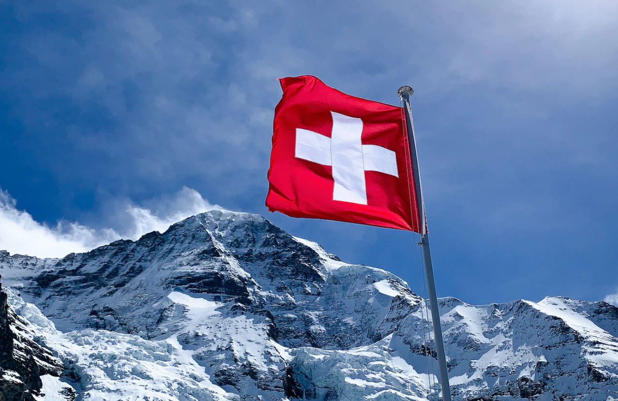Trockeneis Versand in die Schweiz: Wichtige Infos zur Lieferung