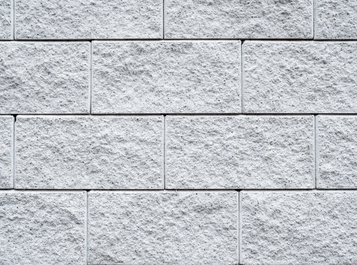 Trockeneisstrahlen zur Reinigung von Stein und Beton: Effektive Entfernung von Schmutz und Ablagerungen