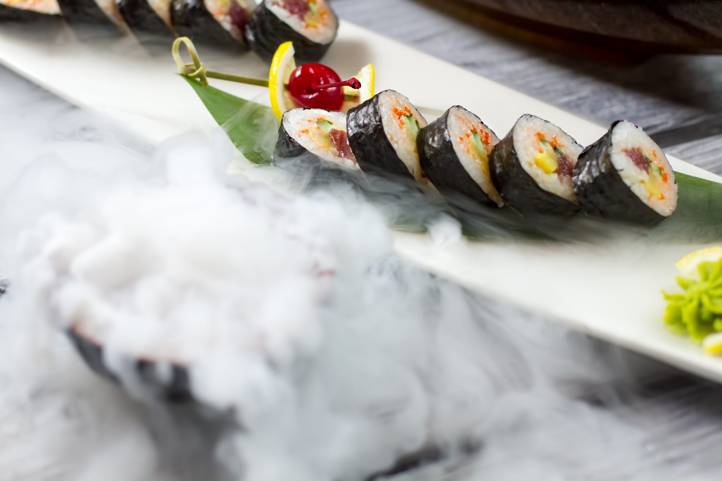 Mit Trockeneis gekühltes Sushi
